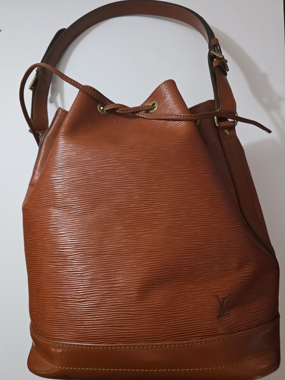 Vintage Louis Vuitton Brown Epi Leather Noé Drawstring Bucket Bag AR0944